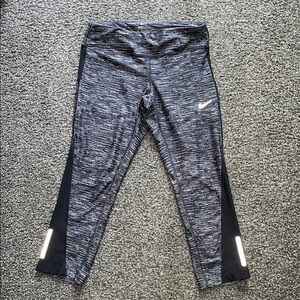 Nike Women’s Athletic Low Rise Capri Leggings Gray/Black Size Medium